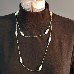 💎 Vintage green beaded necklace